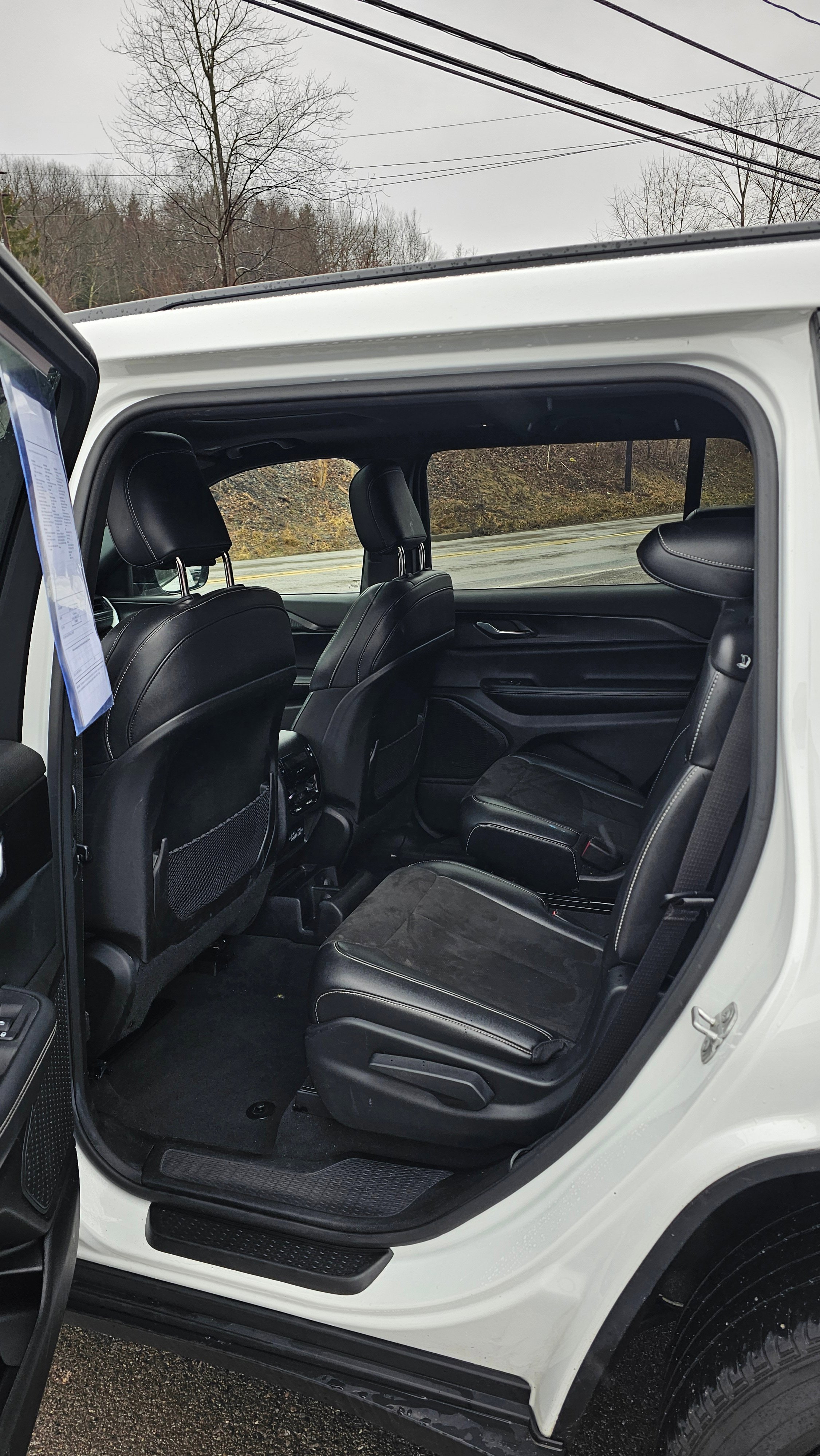 Used 2023 Jeep Grand Cherokee L Laredo image 22
