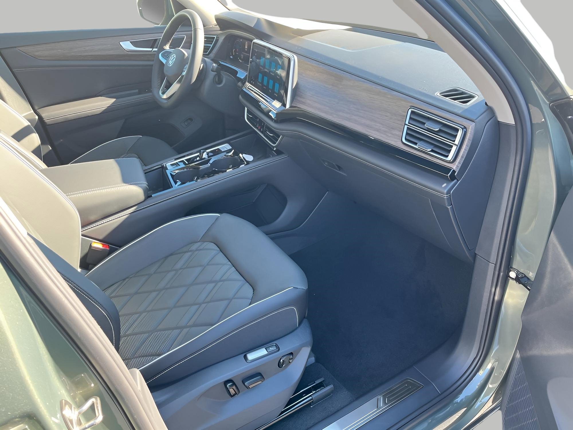 New 2026 Volkswagen Atlas SEL Premium R-Line image 10