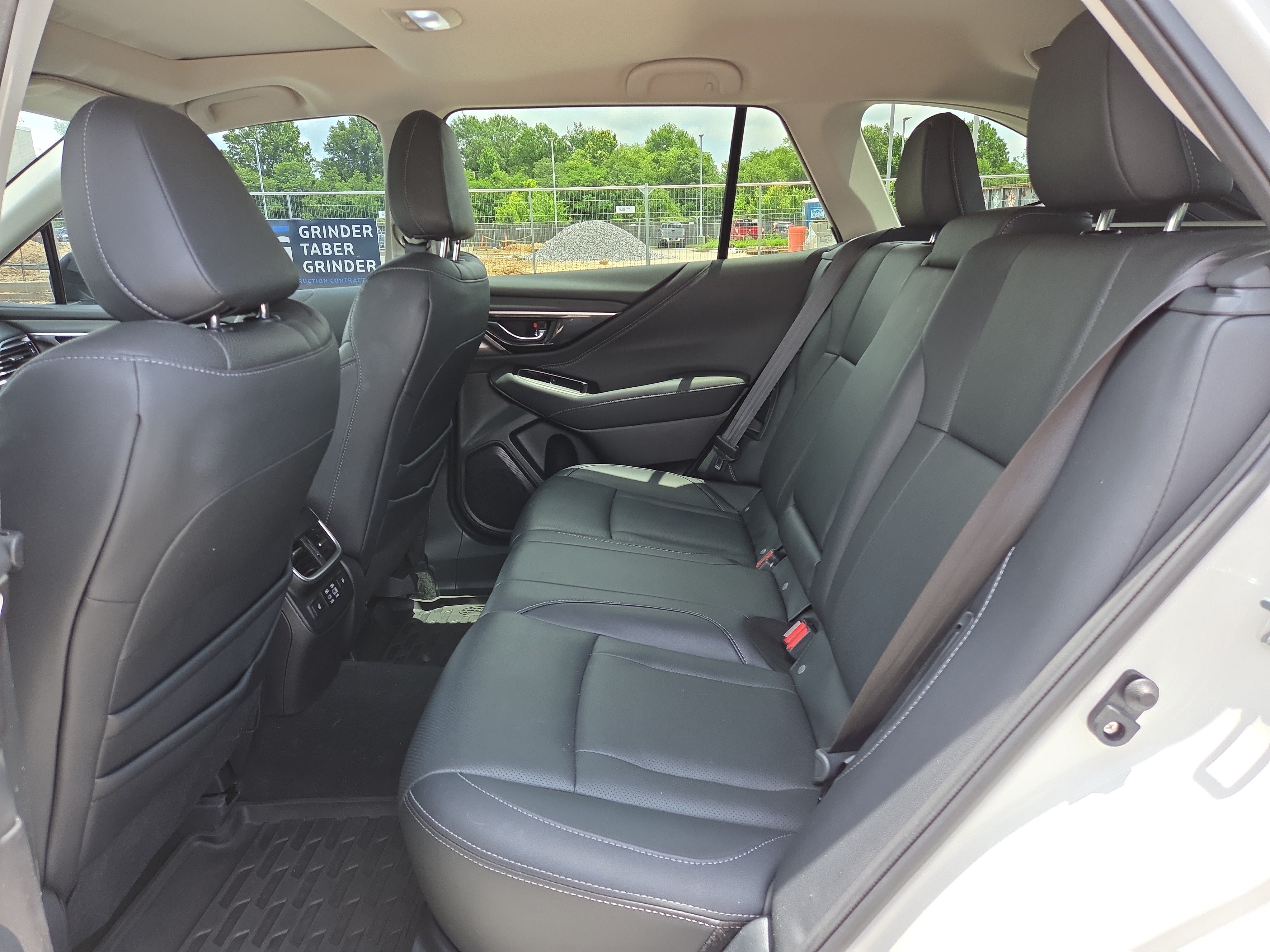 Used 2023 Subaru Outback Touring AWD/4WD image 11