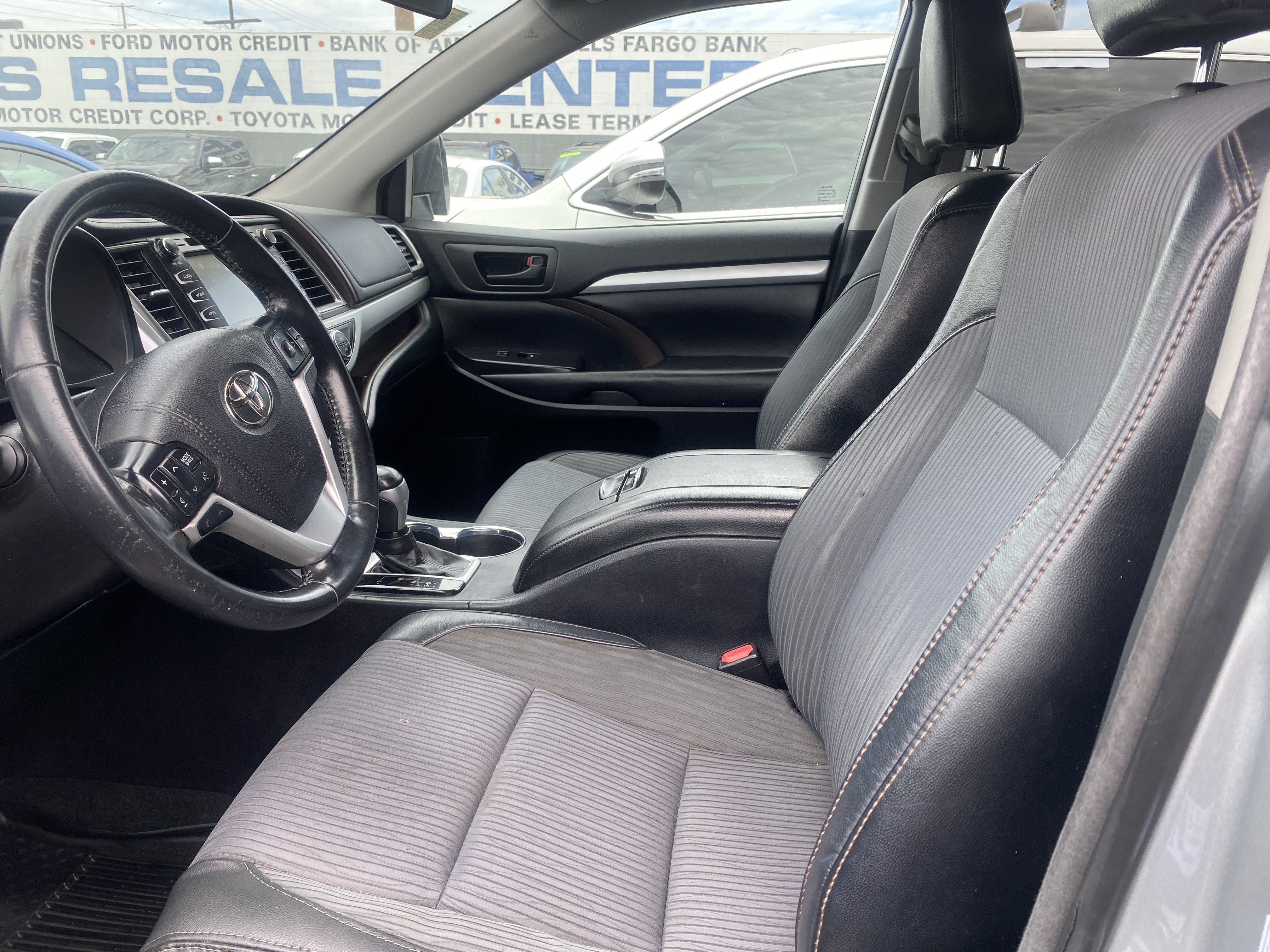 Used 2018 Toyota Highlander Plus FWD image 10