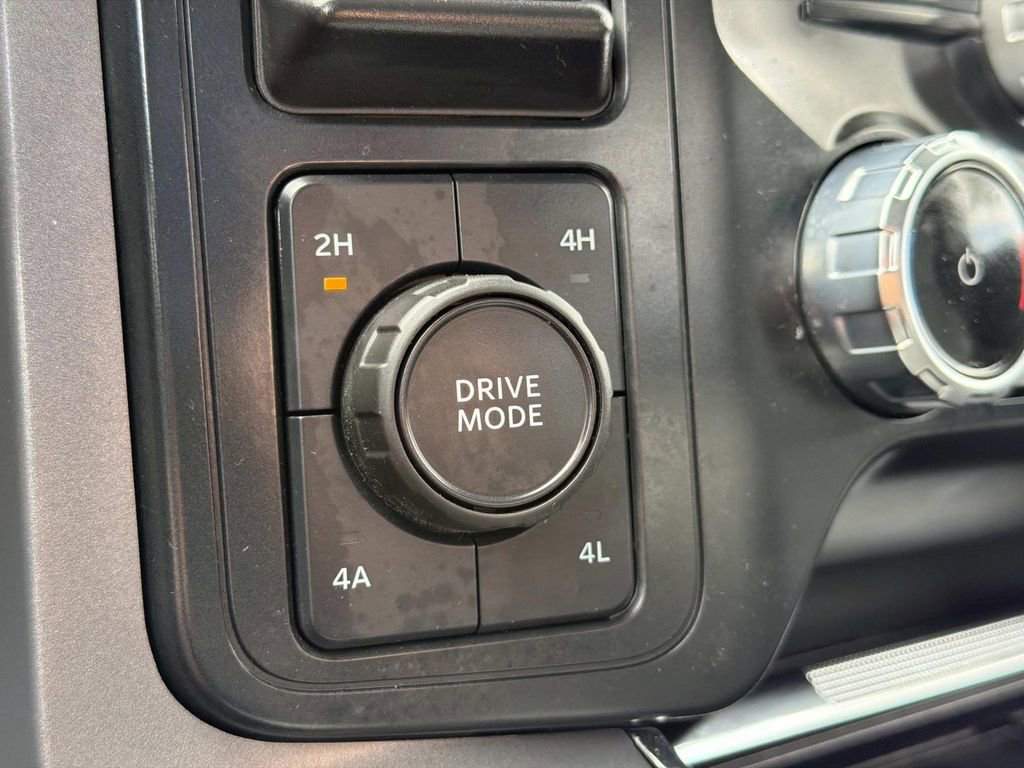 Used 2025 Ford F150 Lariat w/ Equipment Group 501A Mid image 24