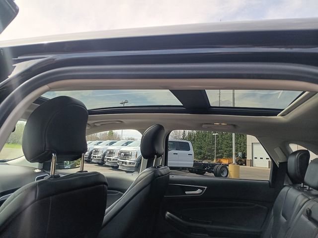 Used 2019 Ford Edge Titanium w/ Equipment Group 301A AWD/4WD image 19