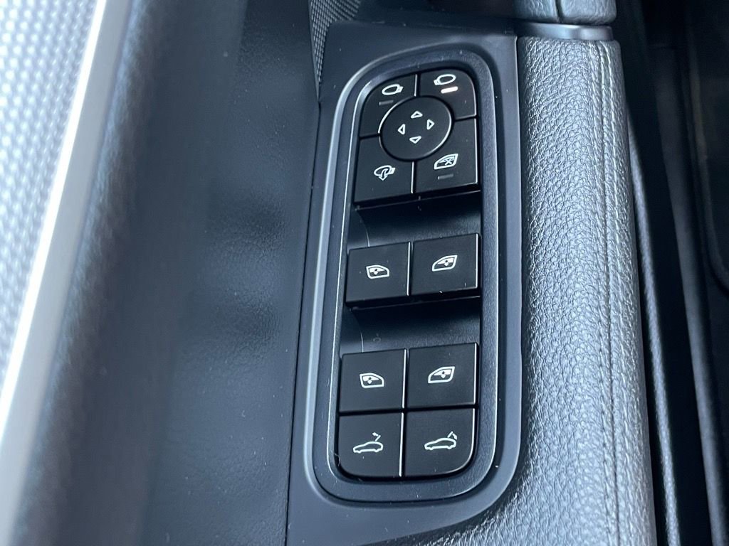 Used 2024 Porsche Cayenne Coupe image 20