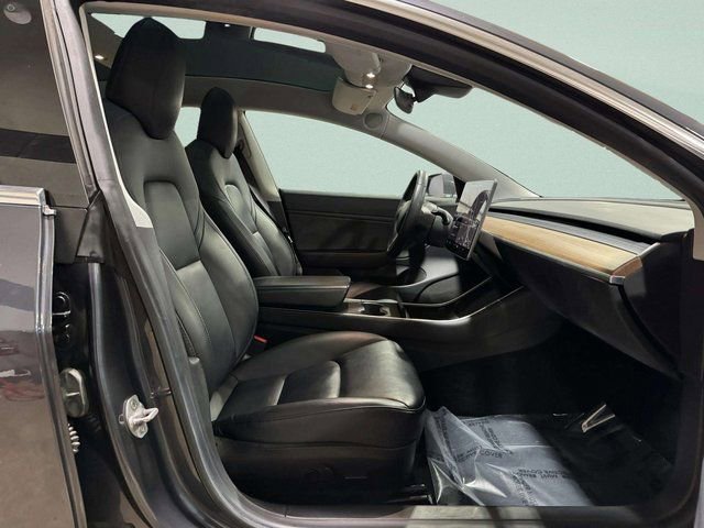 Used 2019 Tesla Model 3 image 23