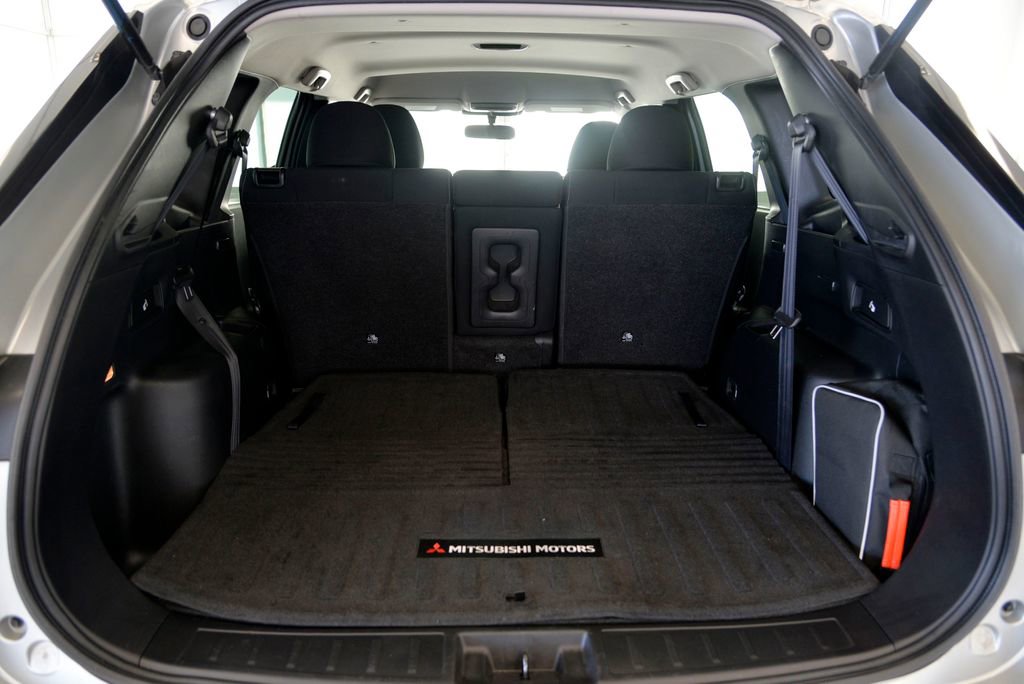 Used 2022 Mitsubishi Outlander ES image 29