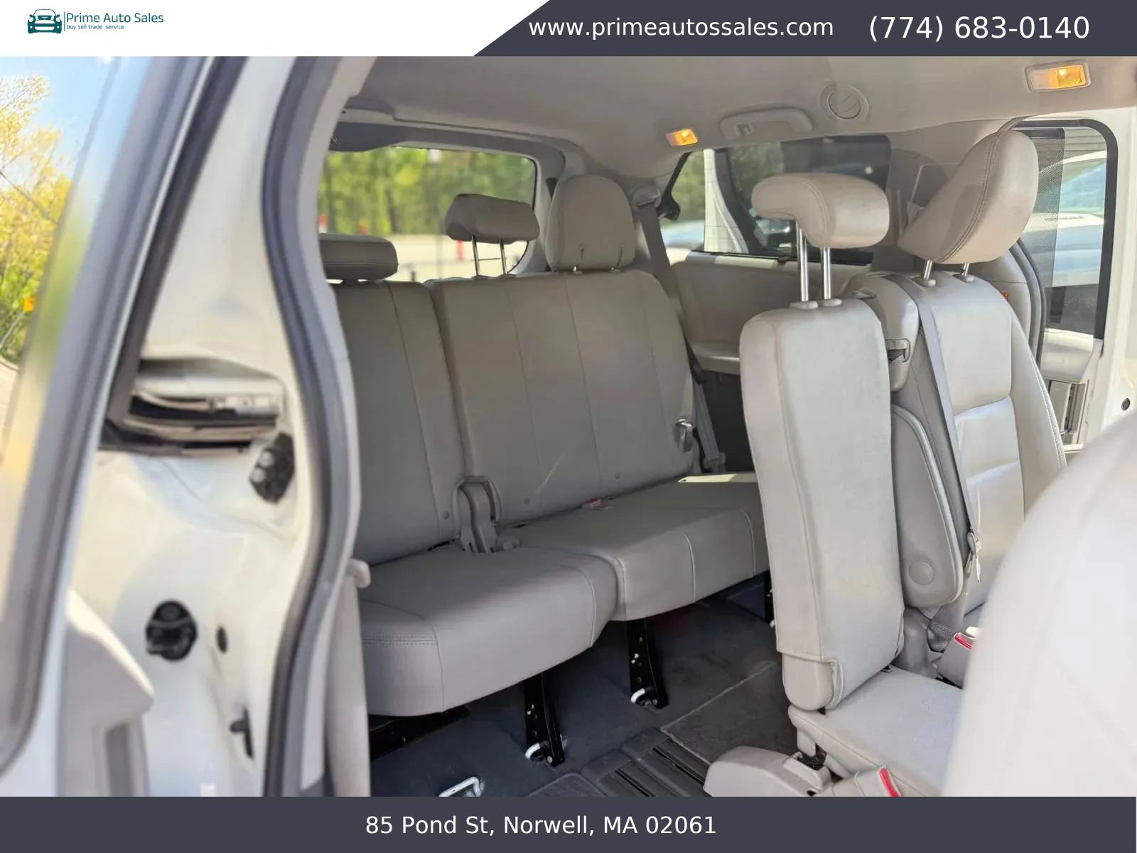 Used 2019 Toyota Sienna XLE w/ XLE Navigation Package FWD image 16