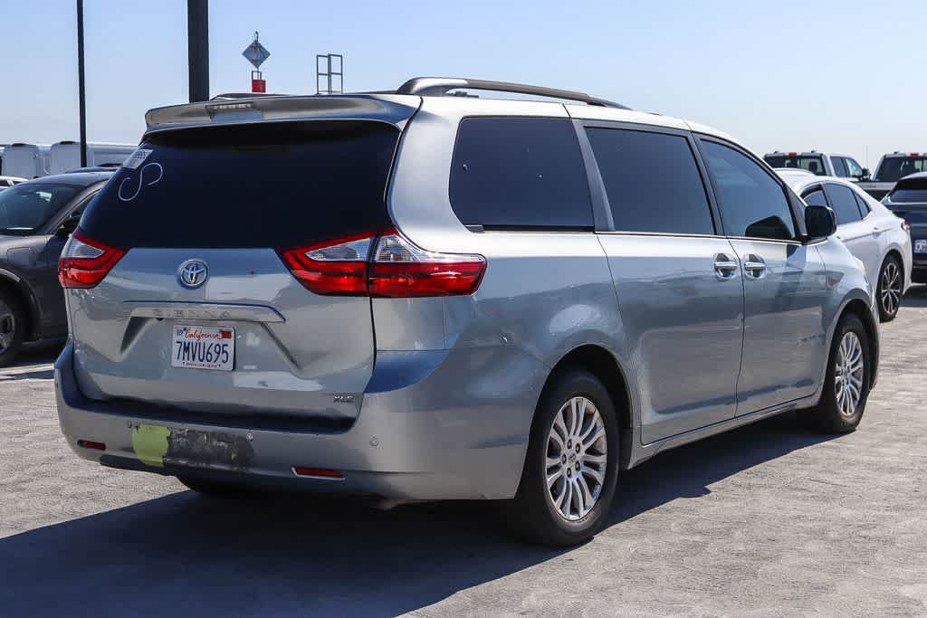 Used 2015 Toyota Sienna XLE w/ XLE Navigation Package FWD image 4