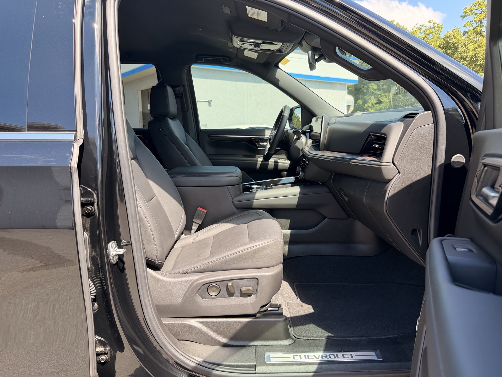 Used 2026 Chevrolet Tahoe LT w/ Comfort Package RWD image 33