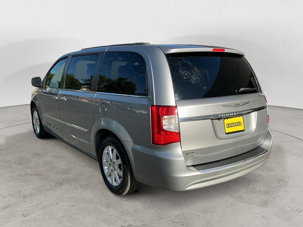 Used 2016 Chrysler Town & Country Touring FWD image 7