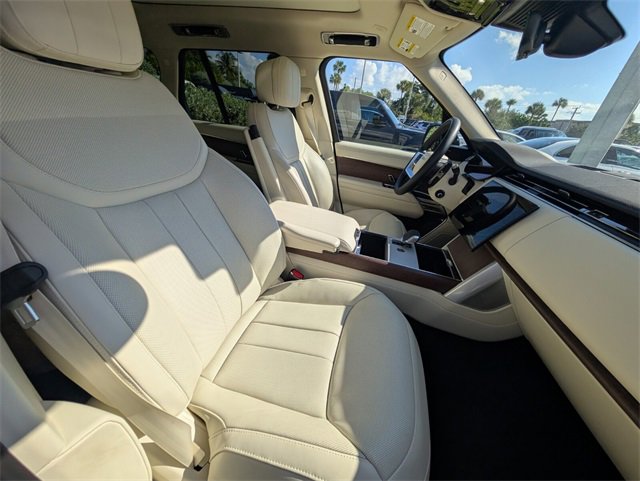 Used 2024 Land Rover Range Rover SE image 12