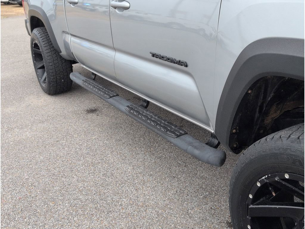 Used 2017 Toyota Tacoma TRD Off-Road image 11