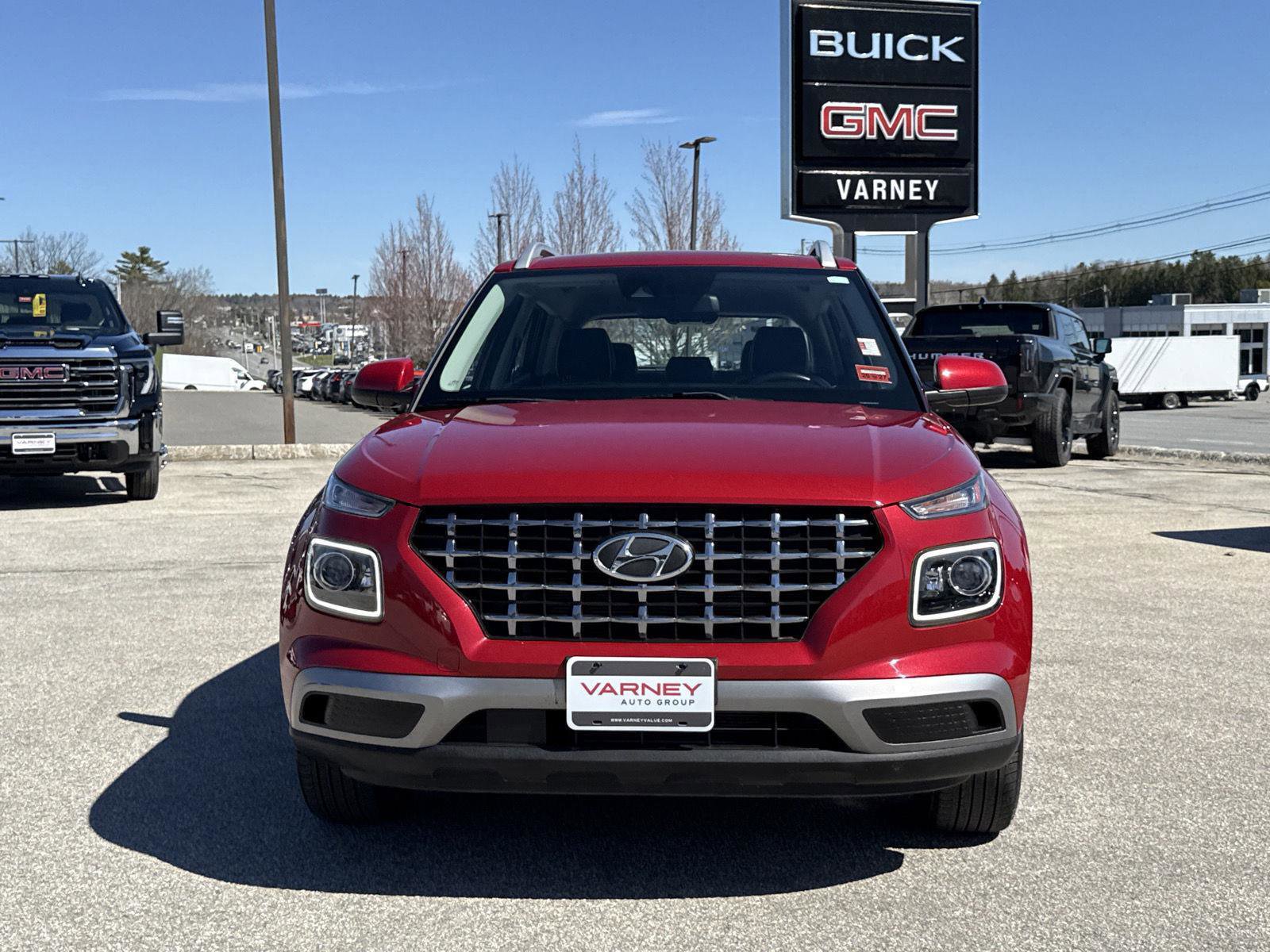 Used 2022 Hyundai Venue Limited w/ Cargo Package FWD image 2
