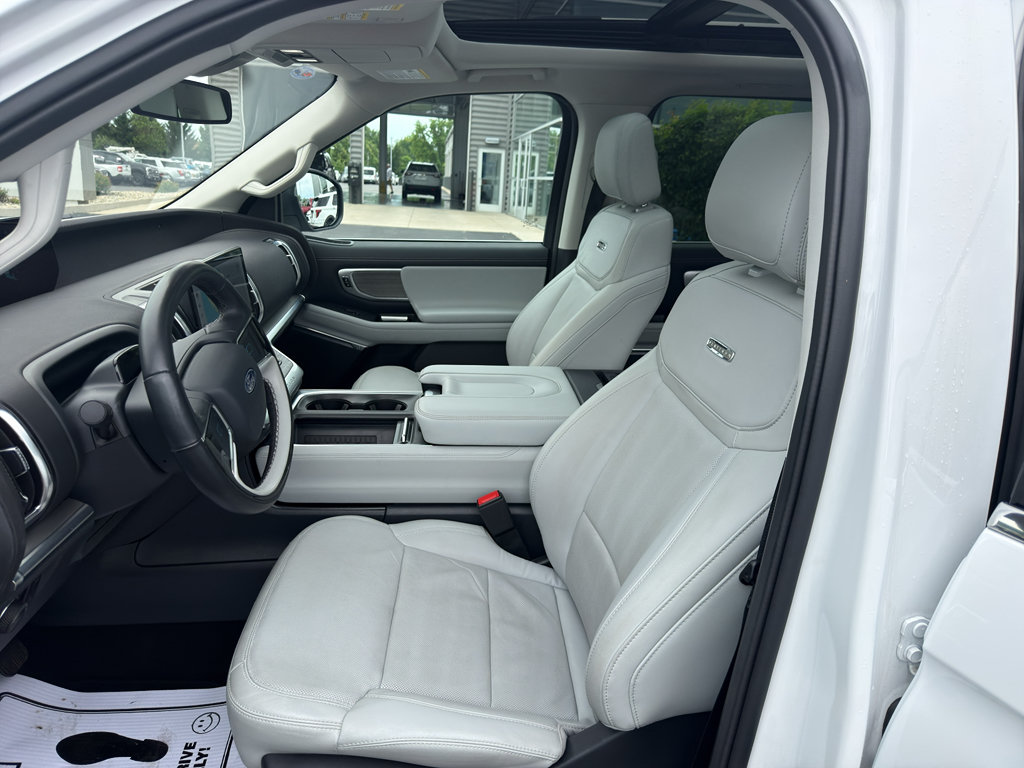 Used 2025 Ford Expedition Platinum AWD/4WD image 16