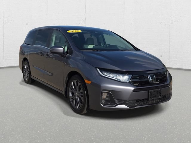 Used 2025 Honda Odyssey Touring image 3