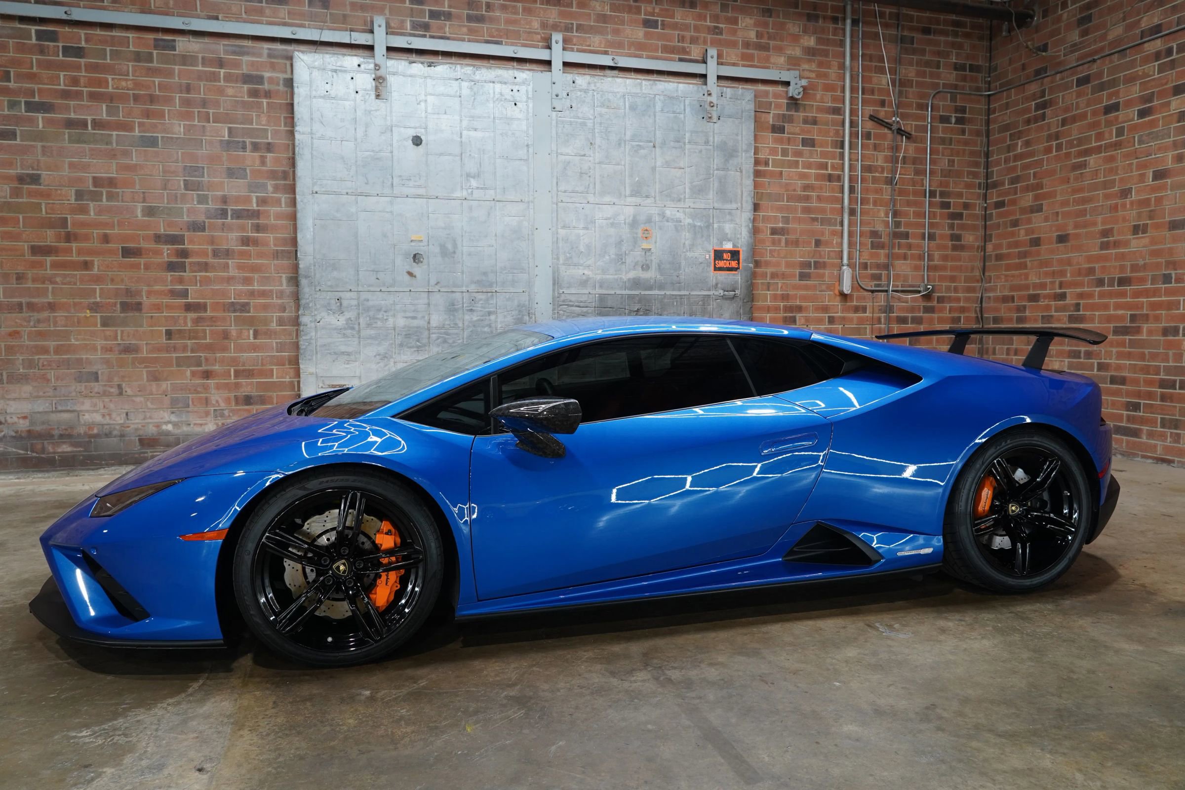Used 2020 Lamborghini Huracan EVO image 11