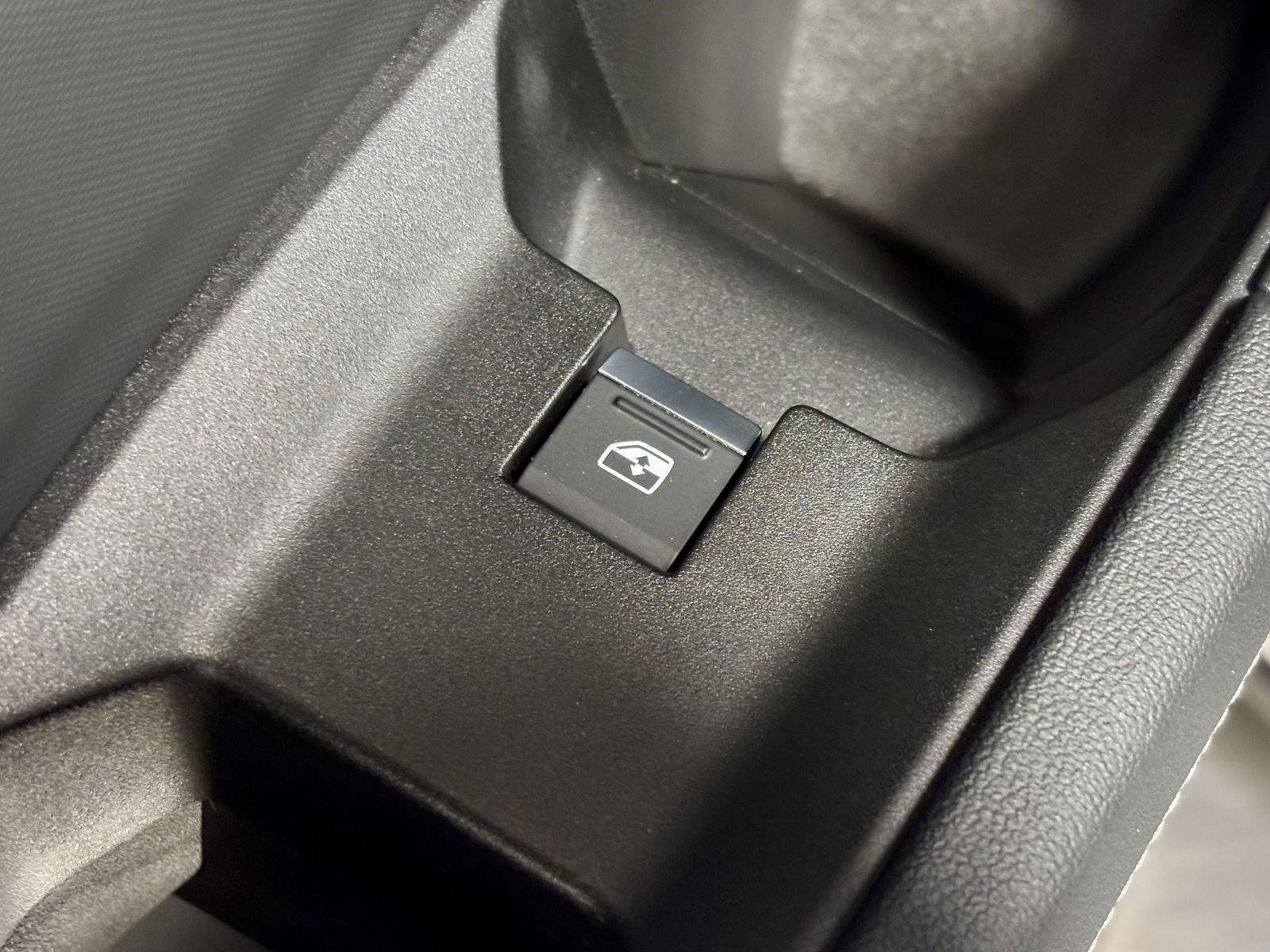 Used 2023 Audi Q4 e-tron Premium Plus w/ Premium Plus AWD/4WD image 21