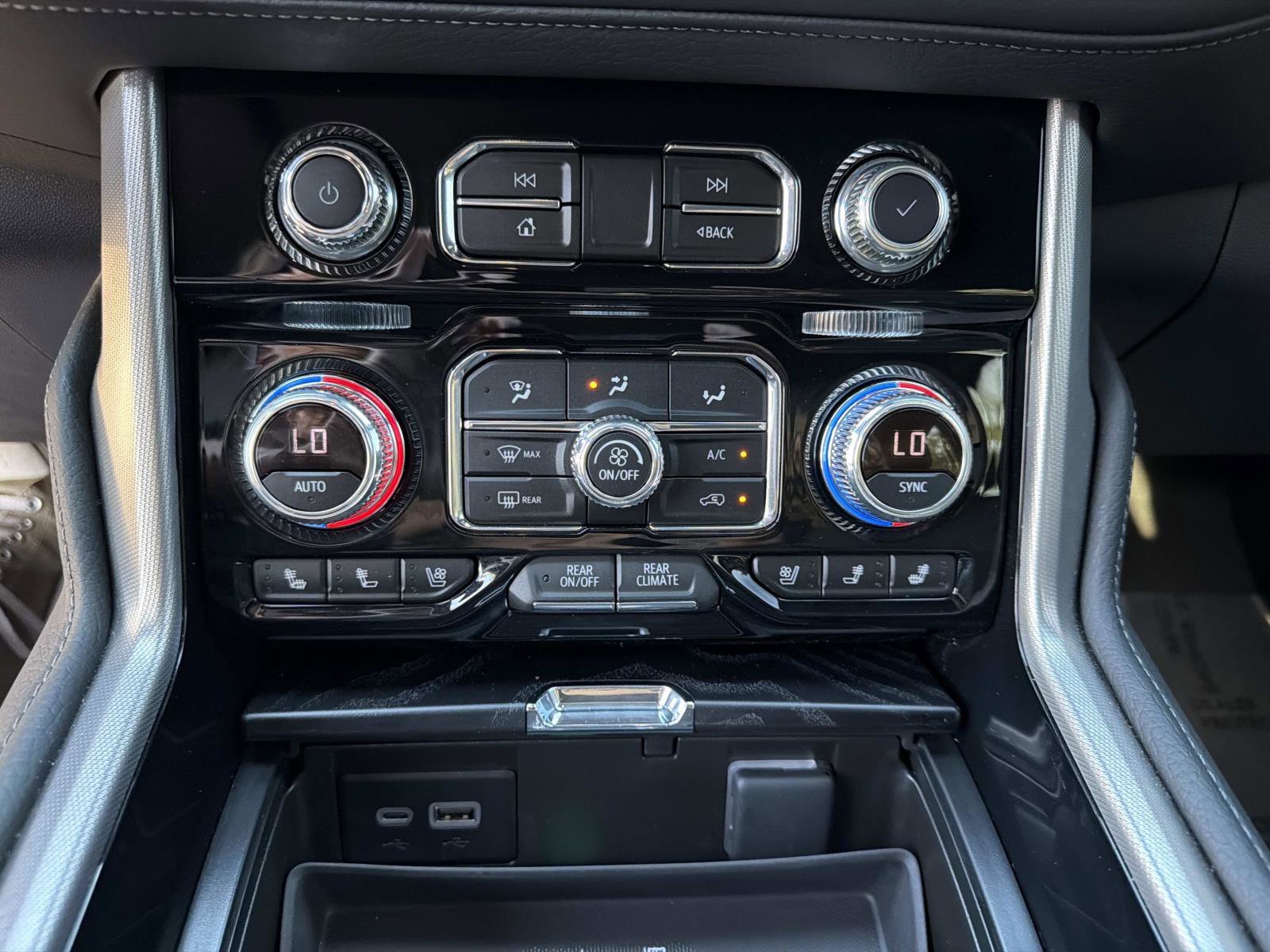 Used 2023 GMC Yukon Denali RWD image 27