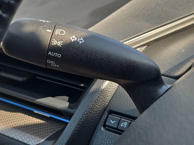 Used 2025 Toyota Prius XLE image 30