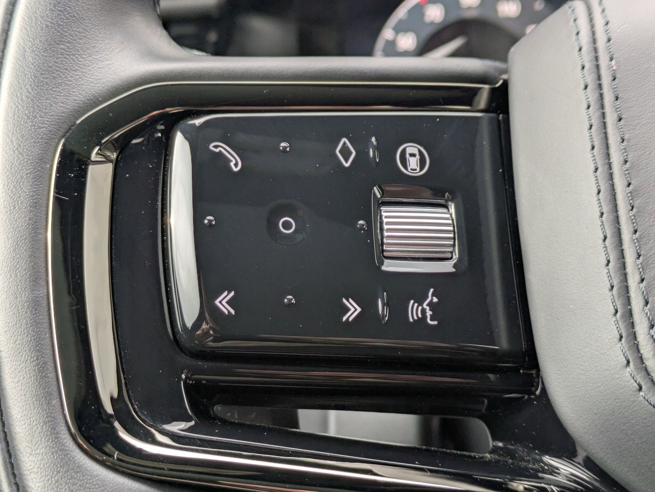 Certified 2025 Land Rover Range Rover Velar Dynamic SE image 16