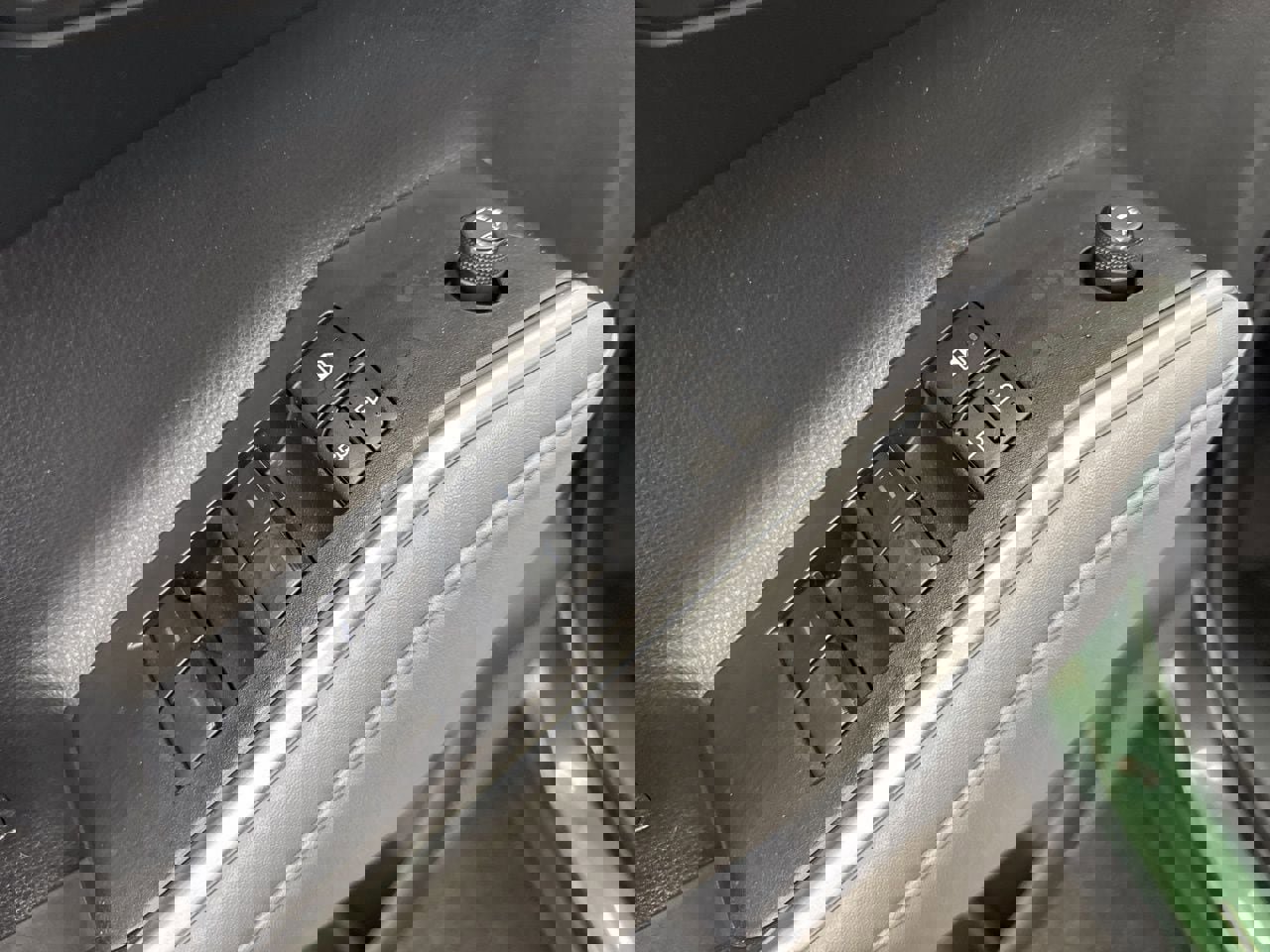 Used 2023 Toyota Highlander XLE image 37