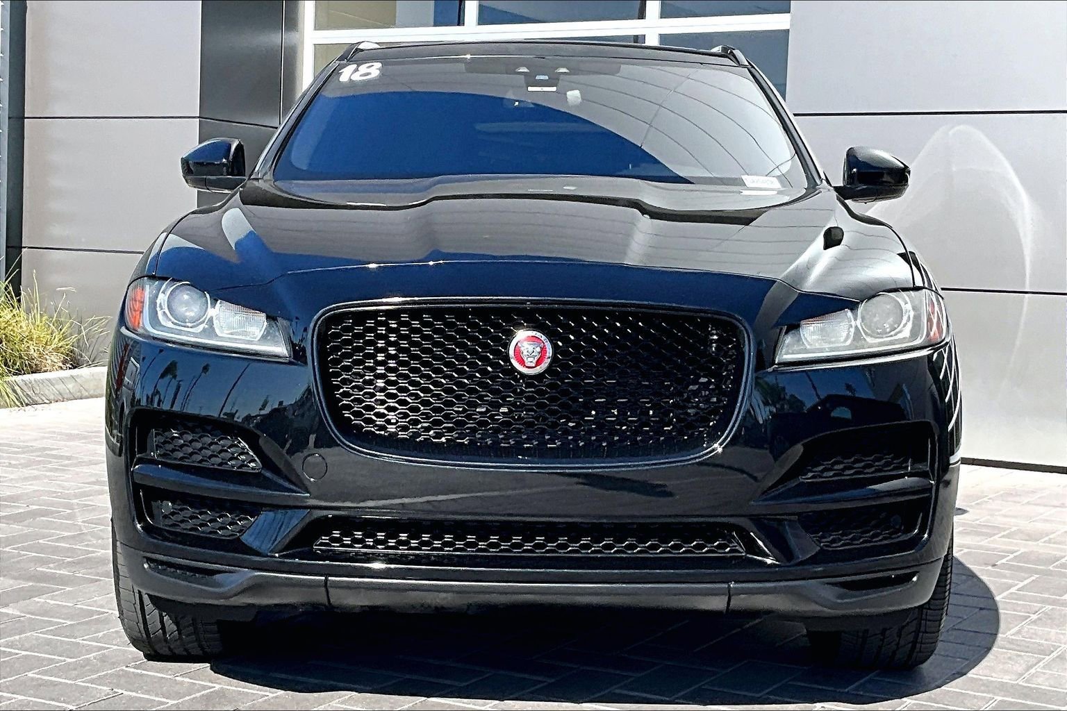 Used 2018 Jaguar F-PACE Premium image 2