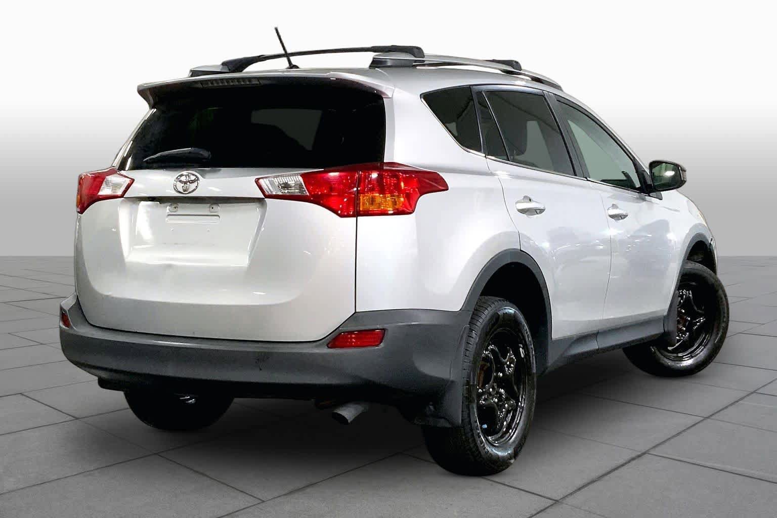 Used 2013 Toyota RAV4 LE AWD/4WD image 13