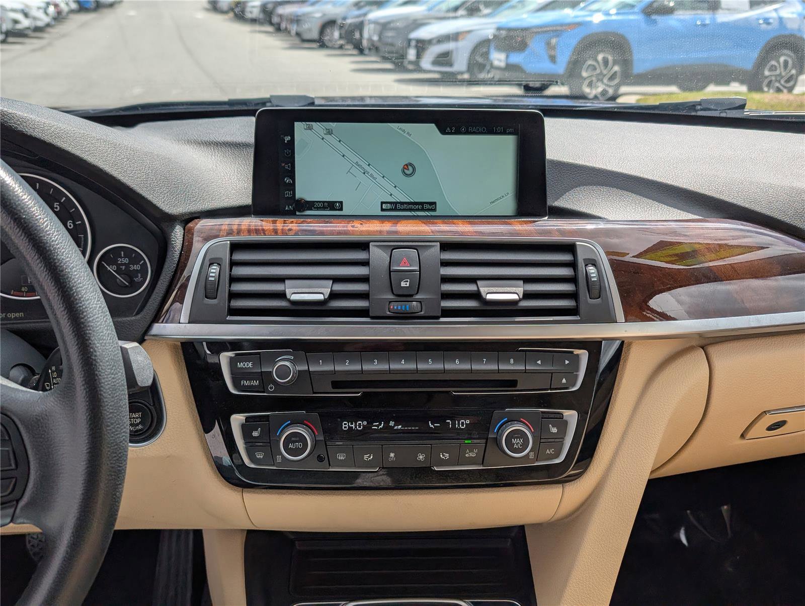 Used 2017 BMW 320i xDrive 320i xDrive image 16