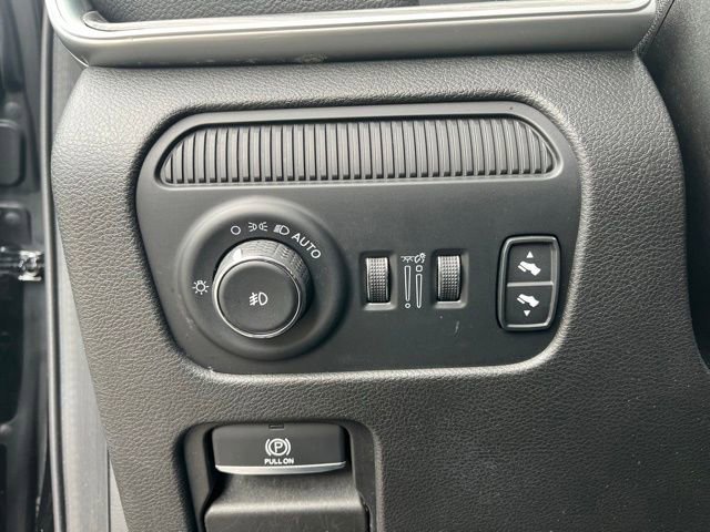 Used 2023 Jeep Wagoneer L Series III w/ Preferred Equipment Group image 19