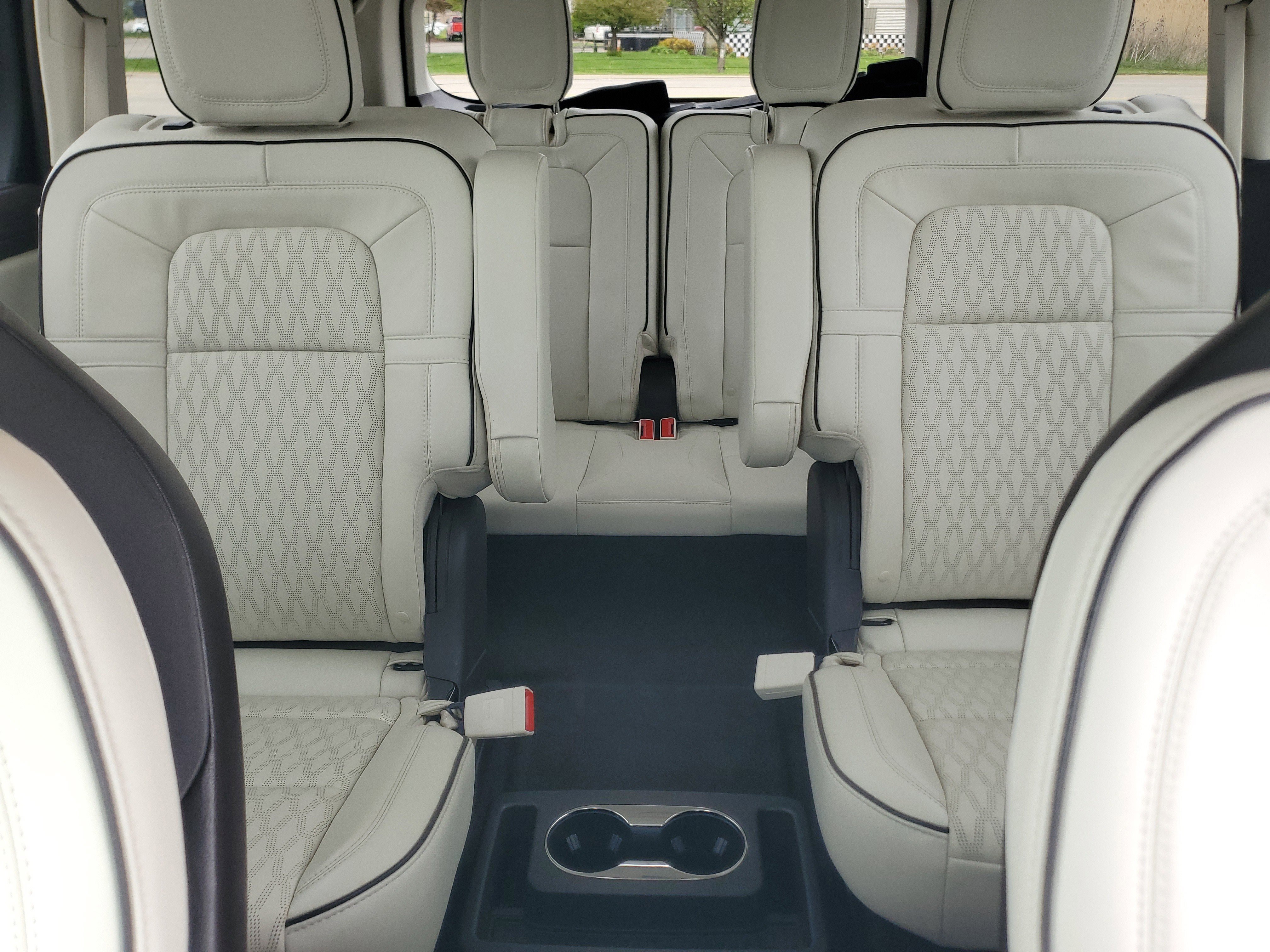 Certified 2024 Lincoln Aviator Black Label w/ Dynamic Handling Package AWD/4WD image 17