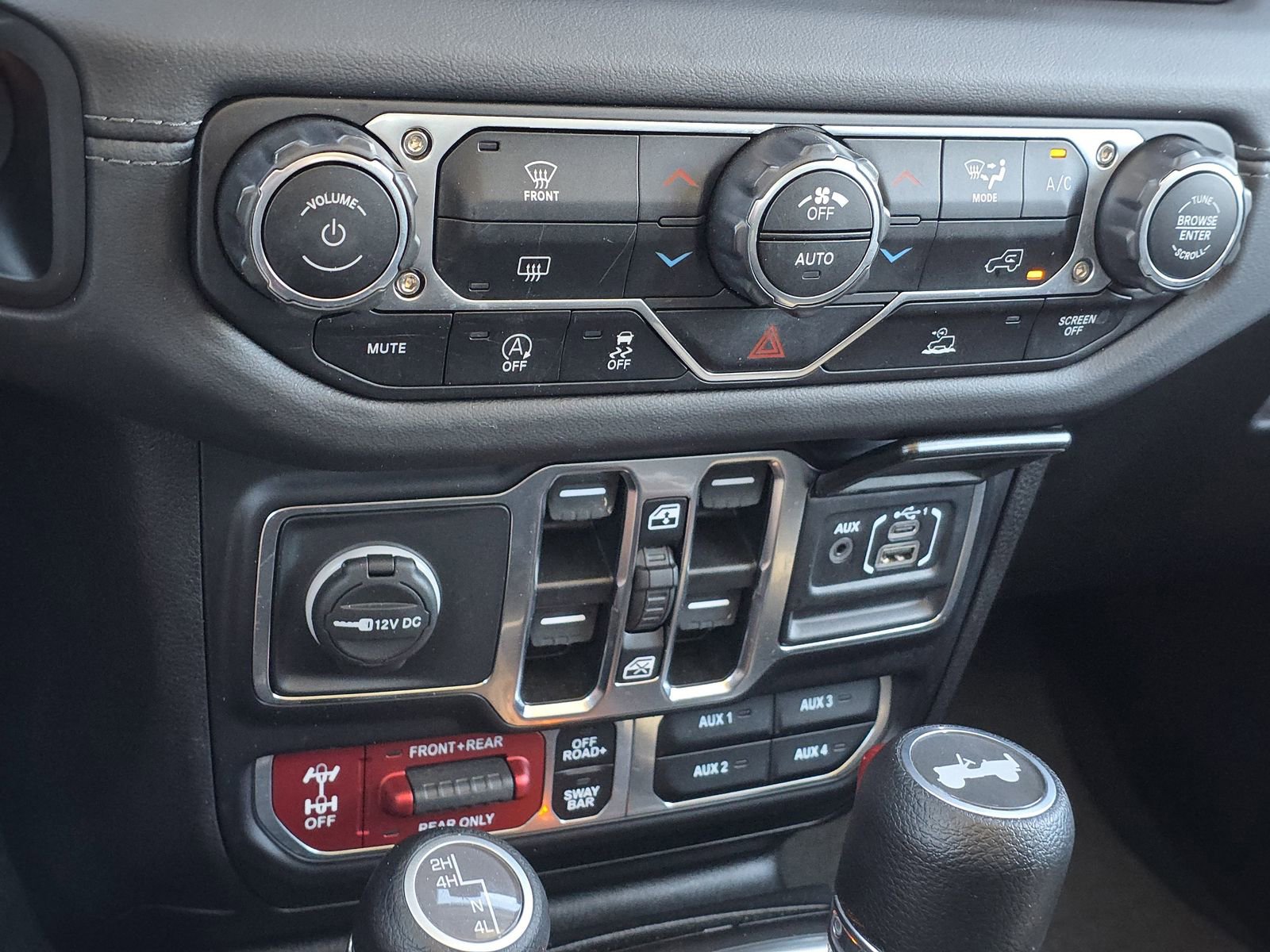 Used 2024 Jeep Wrangler Rubicon image 24