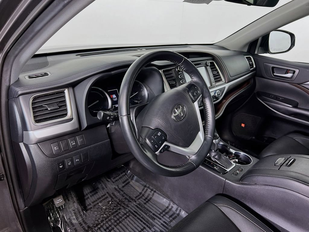 Used 2019 Toyota Highlander Limited Platinum image 8
