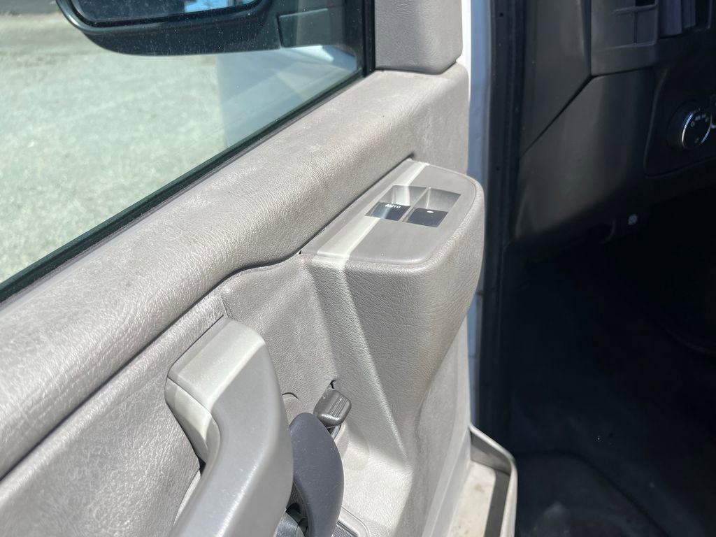 Used 2020 Chevrolet Express 3500 Extended w/ Driver Convenience Package RWD image 15
