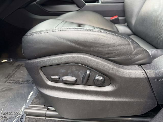Certified 2023 Porsche Cayenne Platinum Edition image 19