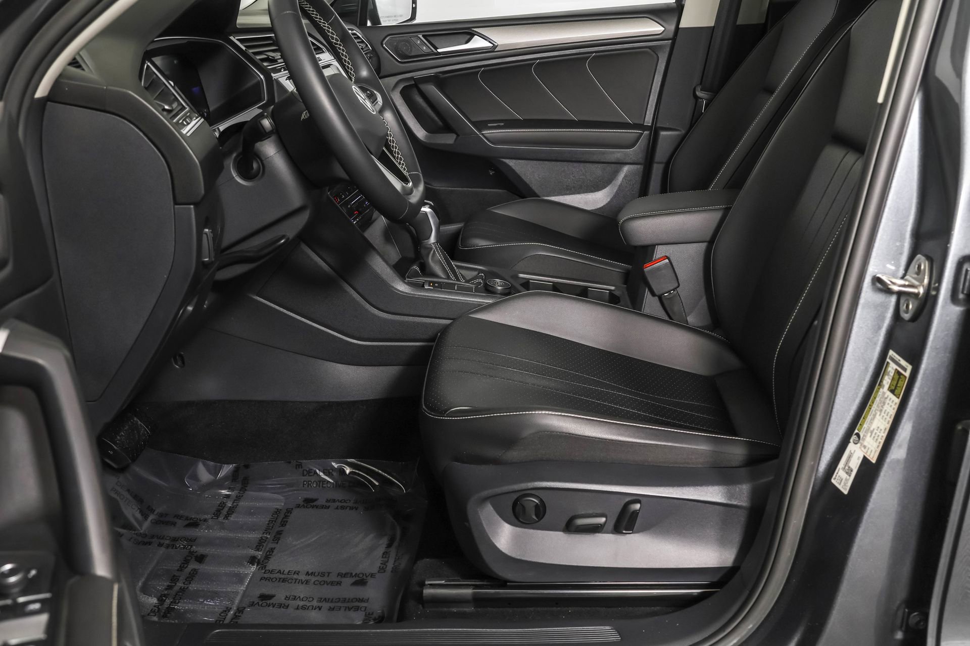 Used 2022 Volkswagen Tiguan SE image 25