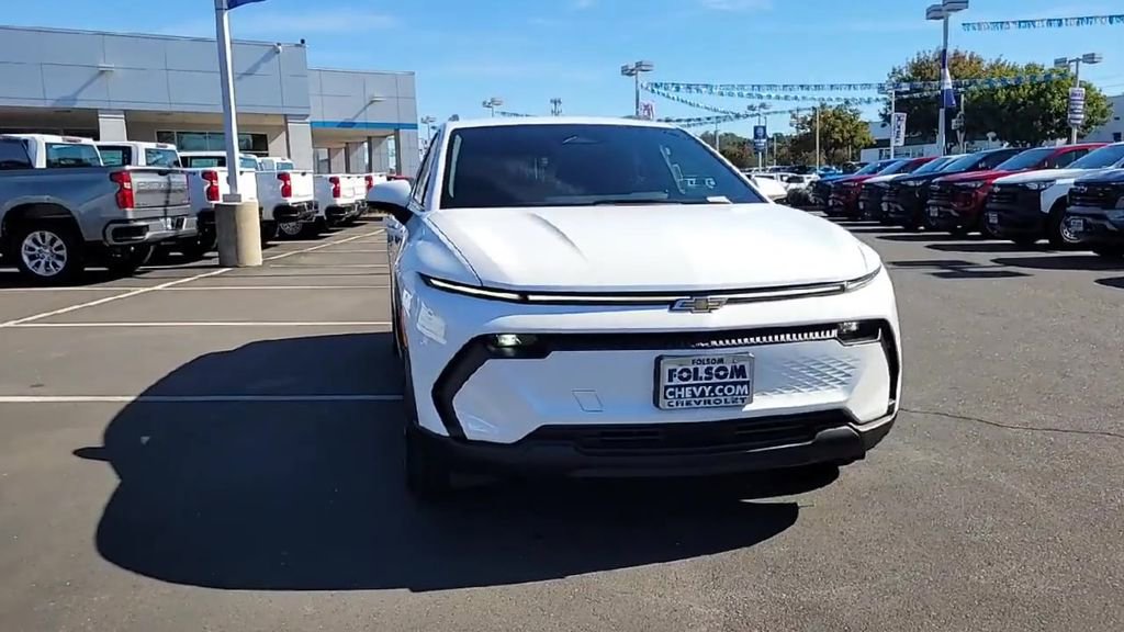 New 2026 Chevrolet Equinox EV LT image 3