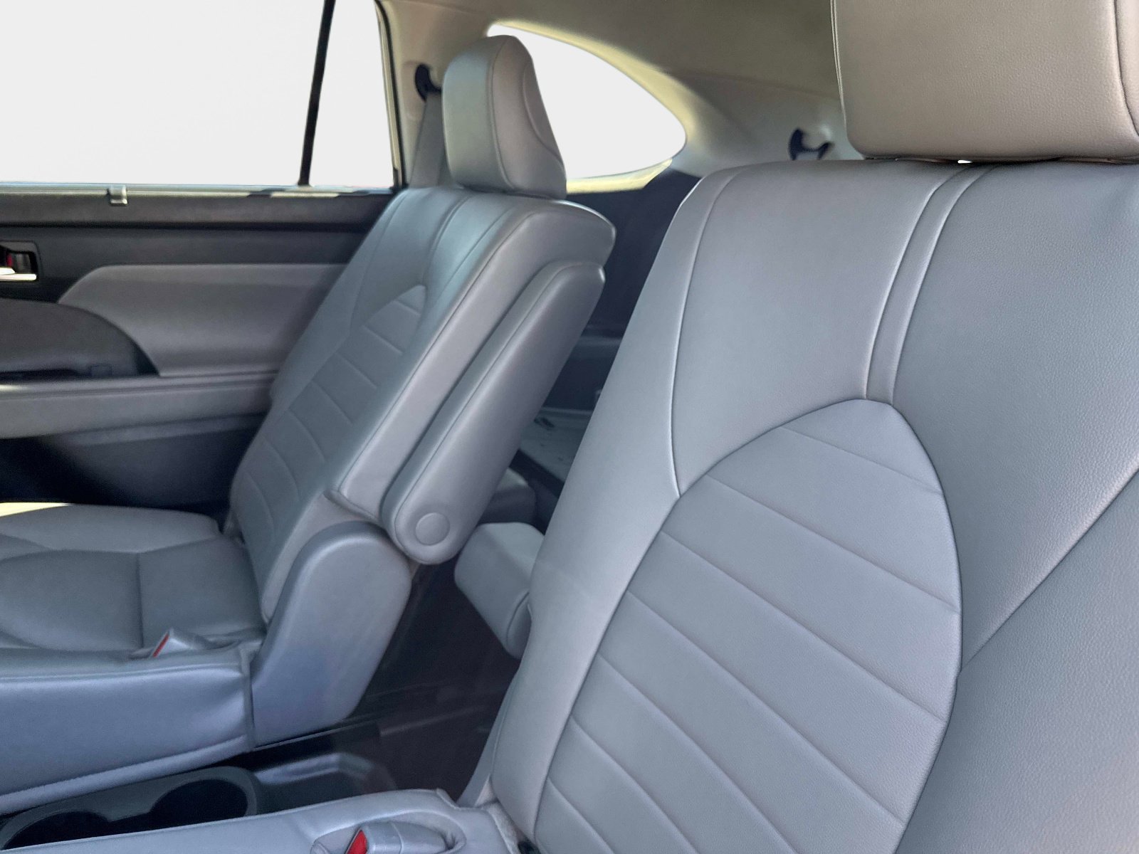 Used 2022 Toyota Highlander XLE image 14