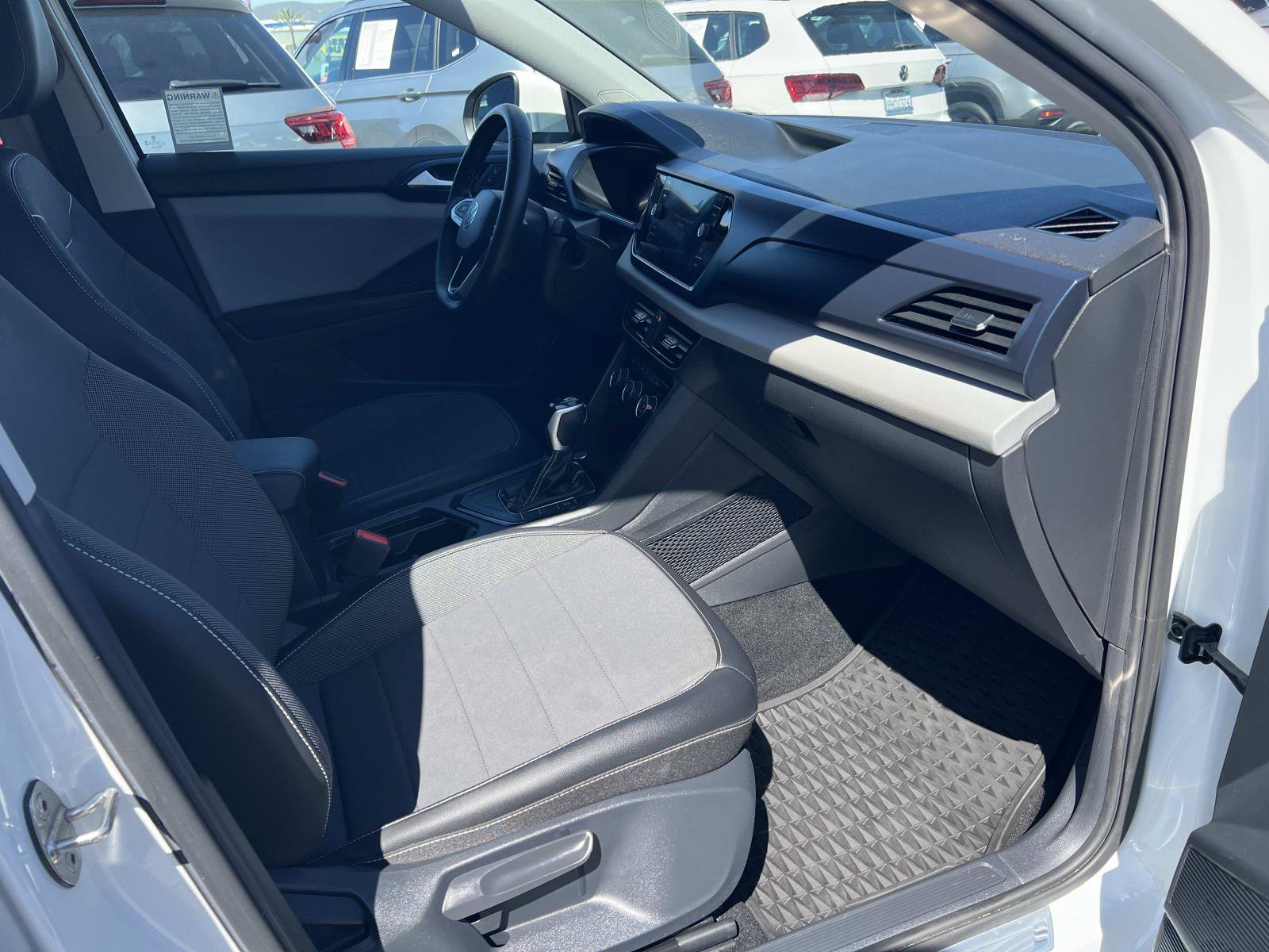 Certified 2023 Volkswagen Taos SE w/ Black Wheel Package FWD image 28