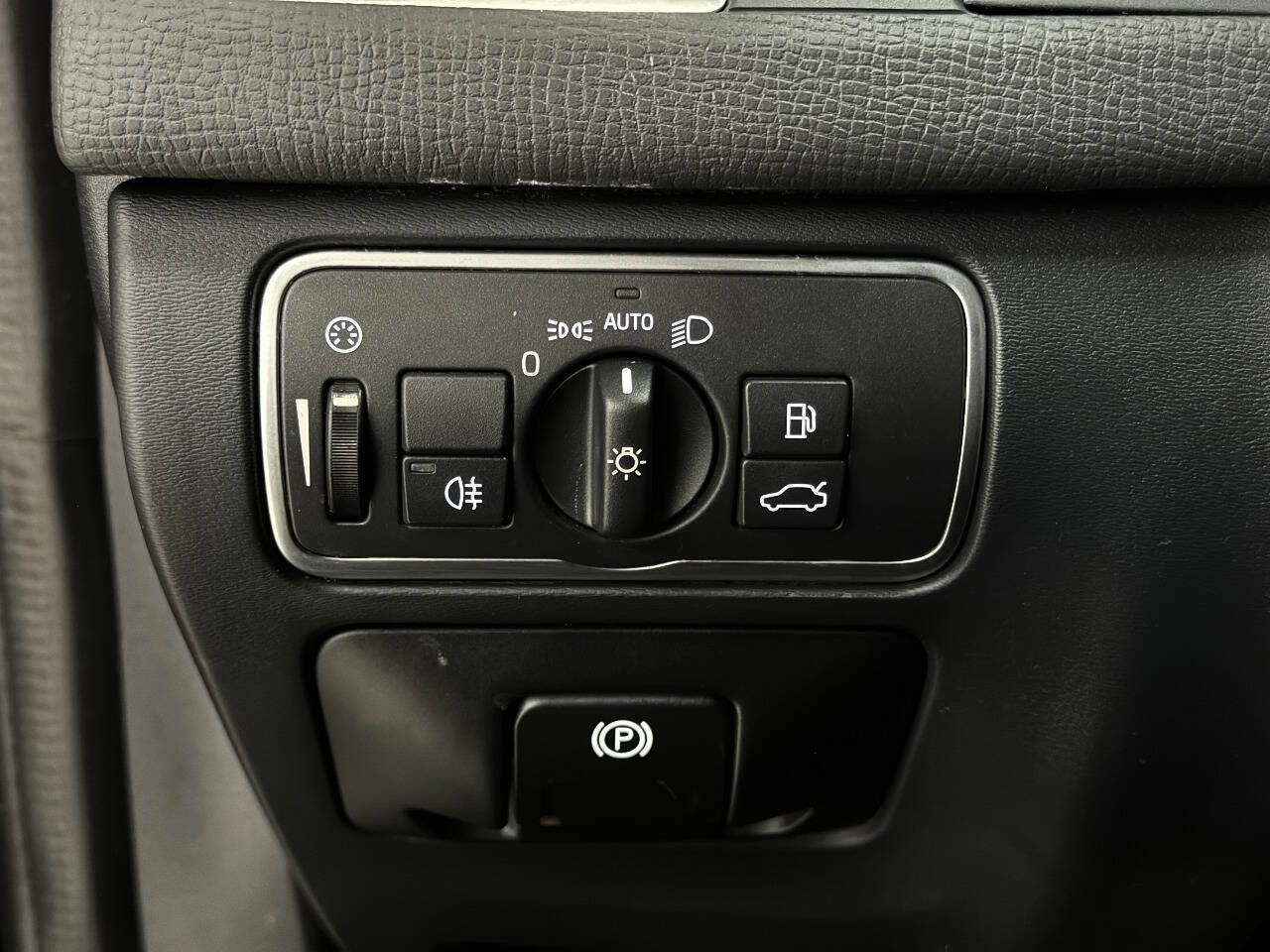 Used 2017 Volvo XC60 T5 w/ Tailgate Package image 67