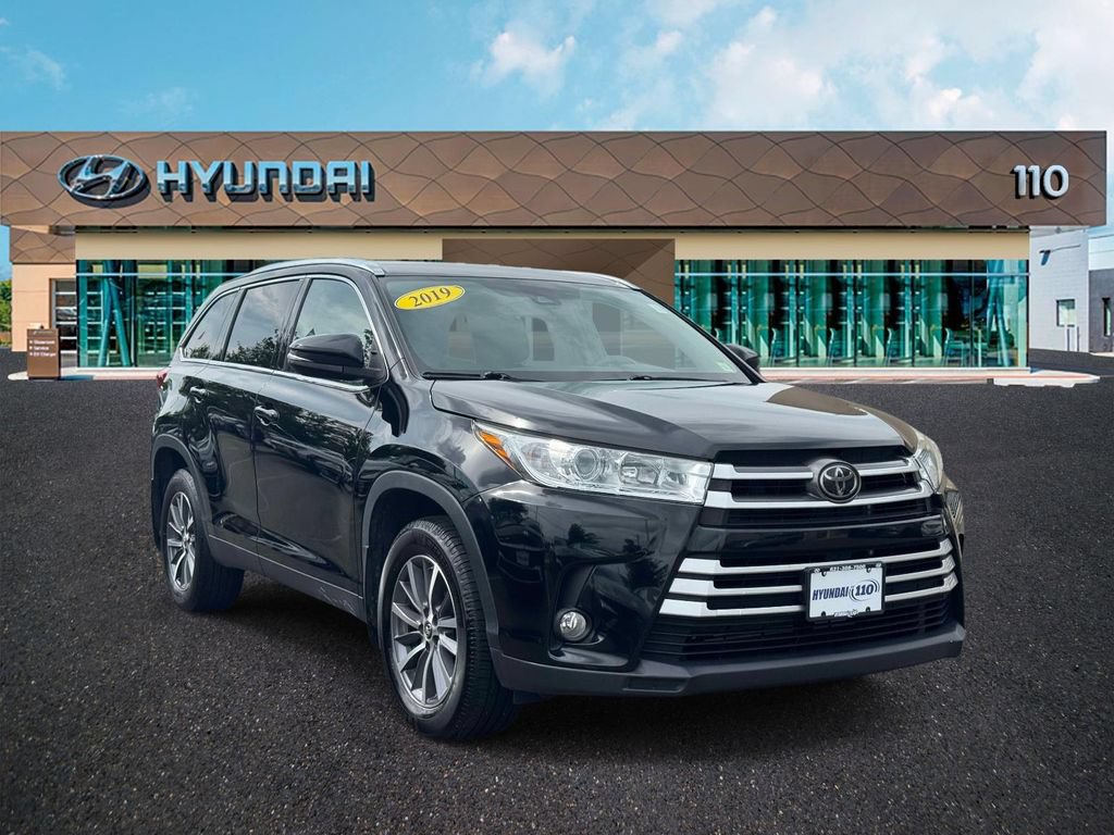 Used 2019 Toyota Highlander XLE AWD/4WD image 1