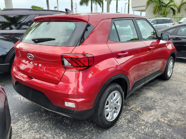 Used 2022 Hyundai Venue SE FWD image 3