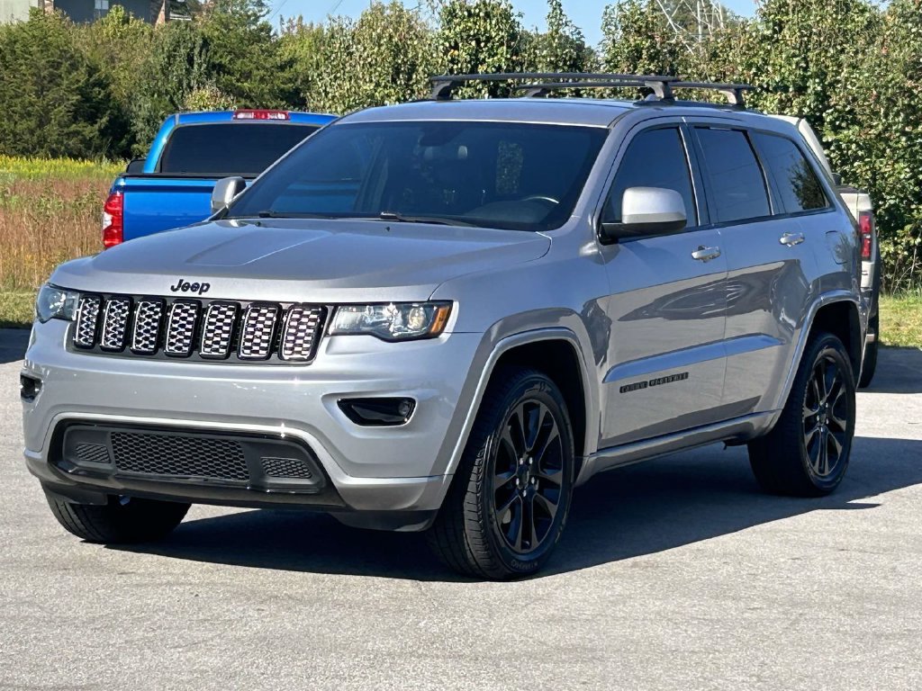 Used 2021 Jeep Grand Cherokee Laredo X AWD/4WD image 3