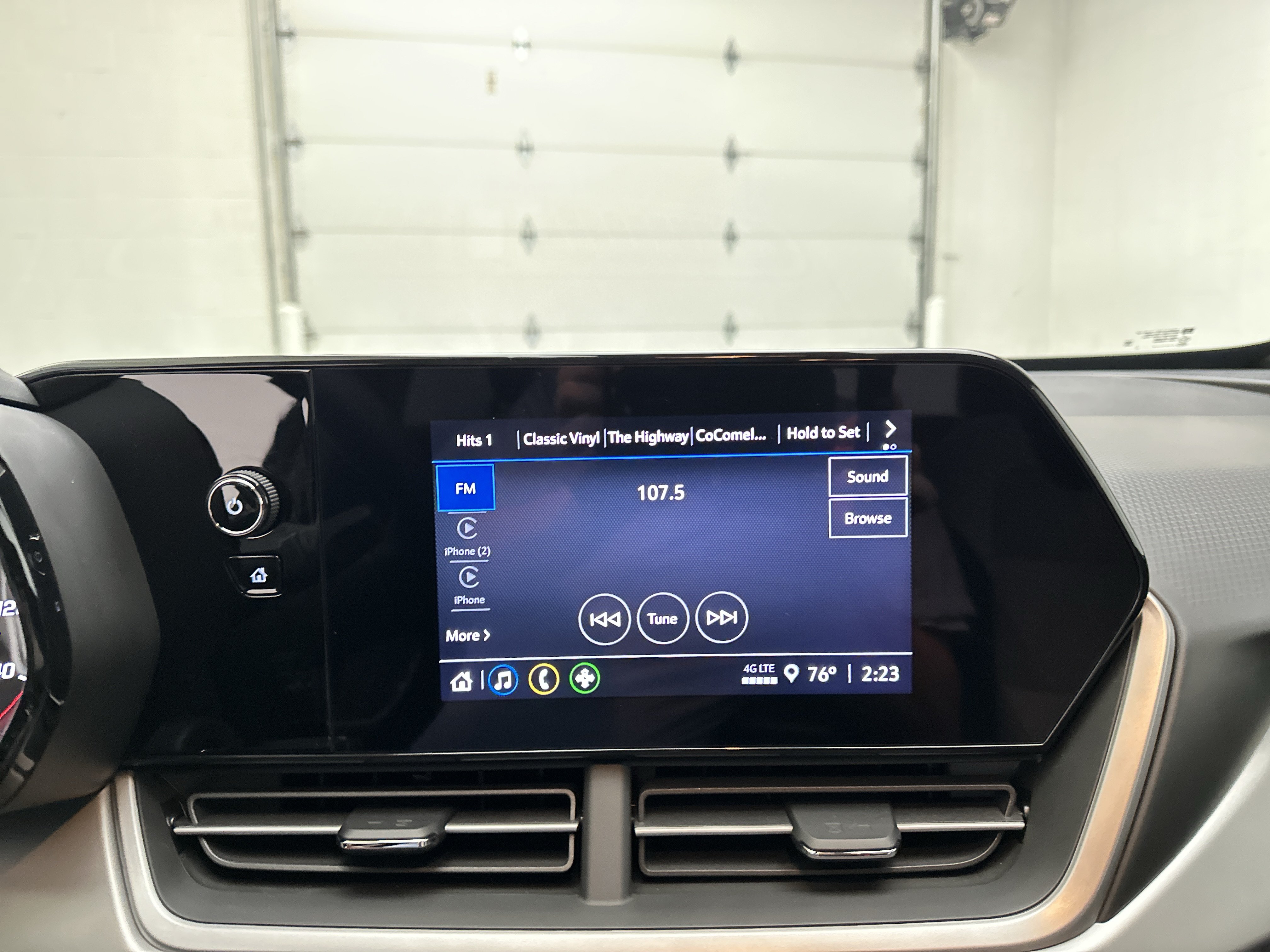Used 2025 Chevrolet Trax RS FWD image 26