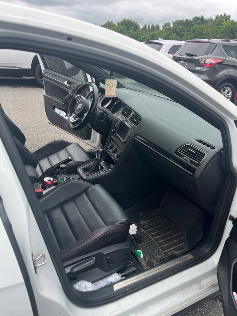 Used 2017 Volkswagen GTI SE FWD image 11
