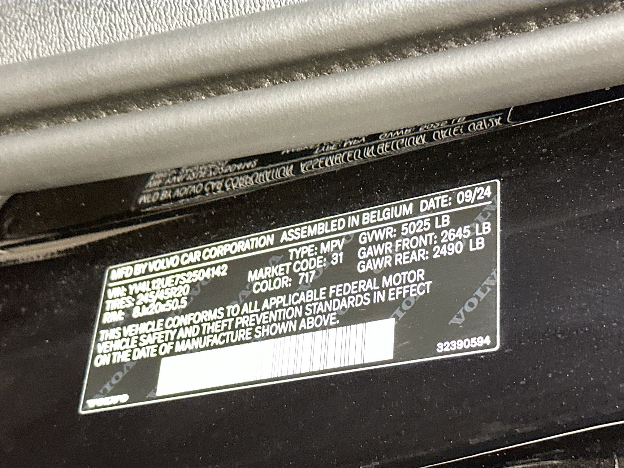 Used 2025 Volvo XC40 B5 Plus image 12