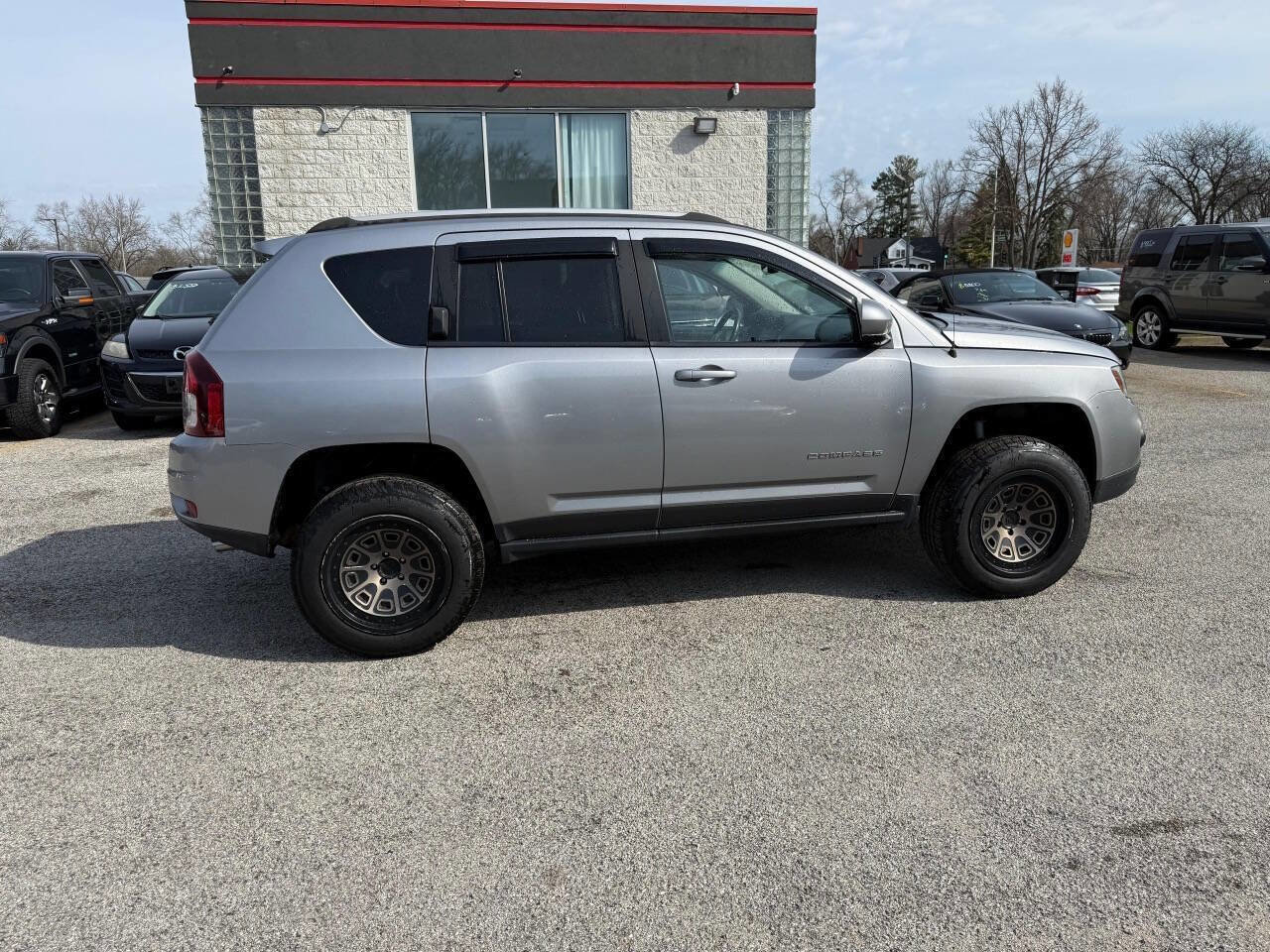 Used 2017 Jeep Compass Latitude image 11