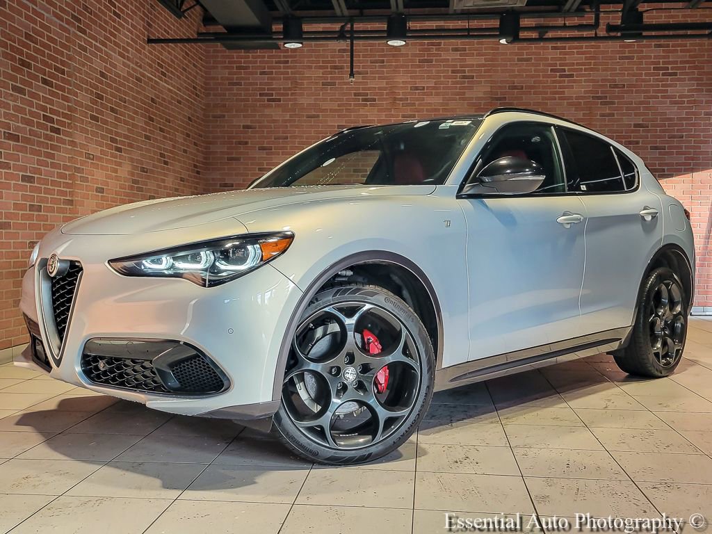 Used 2024 Alfa Romeo Stelvio Ti w/ Performance Driving Package AWD/4WD image 2