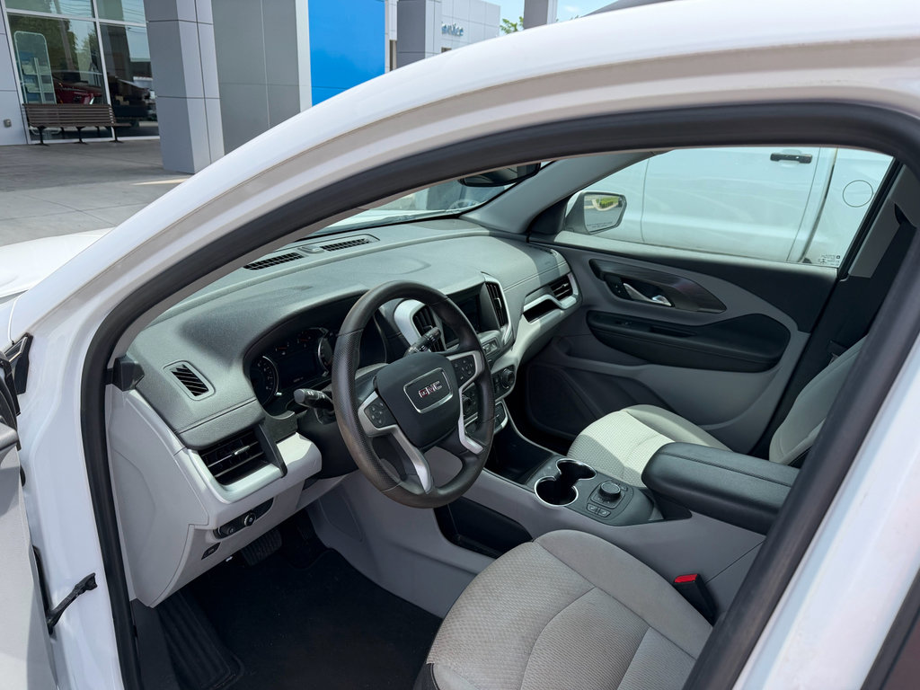 Used 2023 GMC Terrain SLE w/ Driver Convenience Package AWD/4WD image 2