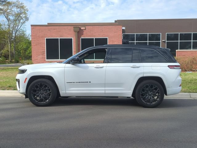 New 2026 Jeep Grand Cherokee Summit w/ Obsidian Package AWD/4WD image 10