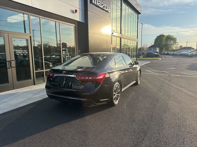 Used 2017 Toyota Avalon XLE w/ Carpet Mat Package FWD image 3