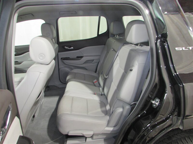 Used 2023 GMC Acadia SLT image 98